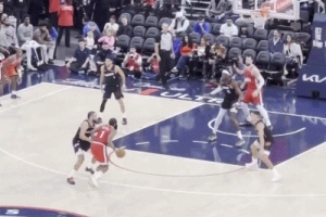 8-0打停太陽！哈登連送3助攻 助比爾飚進(jìn)2三分+祖巴茨籃下拋進(jìn)