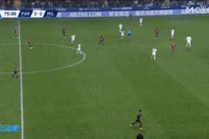 浪費良機！萊奧腳后跟精妙做球，普利西奇單刀面對門將打偏了