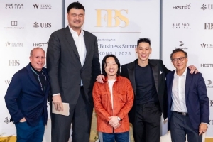 林書豪與姚明&蔡崇信合影：我們像剛進入青春期