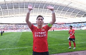 遼媒：遼寧鐵人或留用姆本扎、邦本宜裕、費利佩，中衛(wèi)需補強外援