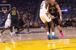 這動作有點大！以賽亞-杰克遜鎖喉摟倒波杰姆 被追加一級惡意