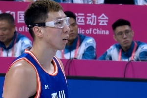 依然大魔王！周琦內(nèi)線根本攔不住 21中13怒轟33分14板！