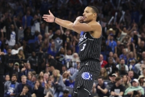 一球獻(xiàn)上投名狀！貝恩19中9砍下22+7 三分6中1但壓哨絕殺價(jià)值連城