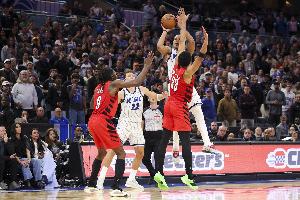 貝恩談絕殺：畫的戰(zhàn)術(shù)是班凱羅去投籃 但我時(shí)刻都做好出手準(zhǔn)備