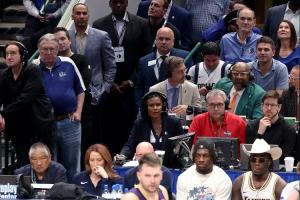 Shams：獨行俠老板承擔了責任 他向球迷承認交易東契奇是一個錯誤