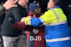 郵報(bào)：阿森納知名球迷與桑德蘭球迷沖突，被安保人員抓衣服推搡