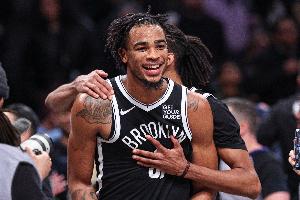 打得不錯(cuò)！克拉克斯頓14中8拿下21分8板4助2斷2帽