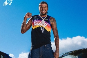 不能打球但能耍帥！杰倫·格林上身帶貨太陽城市版球衣