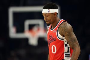 還有這傷呢！快船GM：比爾臀部傷將完全康復 膝蓋炎癥也一起解決