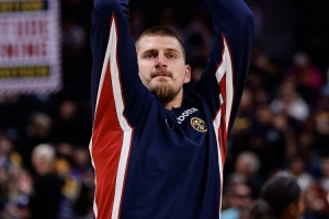 斯潘塞·瓊斯：掘金替補(bǔ)席整場(chǎng)比賽都在為約基奇的表現(xiàn)搖頭