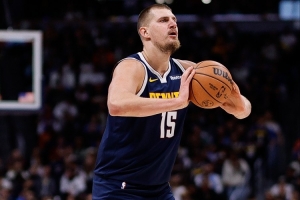 阿德?tīng)柭耗┕?jié)上約基奇不是為讓他刷分 不領(lǐng)先40分你就得派主力