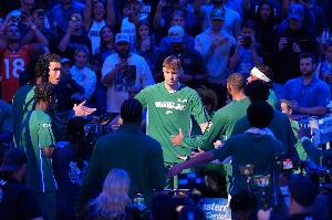 獨行俠VS太陽首發(fā)：布克攜狄龍&馬威出戰(zhàn) 弗拉格領(lǐng)銜主隊陣容