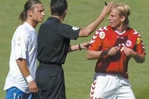 托蒂談2004年歐洲杯自己吐口水：我很后悔，我至今依然感到羞愧