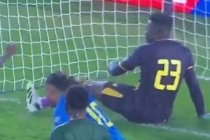 咫尺天涯！奧納納近角撲救不及癱坐在地，喀麥隆遭絕殺無緣世界杯