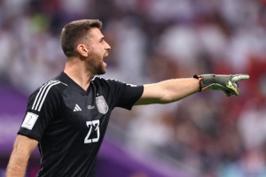 西蒙：保持狀態(tài)庫爾圖瓦是世界最佳，他撲不到的球我們都撲不到