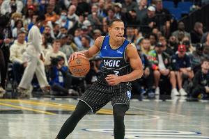 穩(wěn)定火力！半場貝恩9中4拿到10分 席爾瓦8中4貢獻11分4板