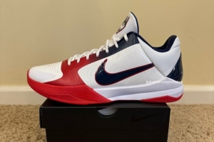 又一雙Kobe 5大學(xué)PE！康涅狄格大學(xué)專屬配色 鞋舌帶有哈士奇Logo