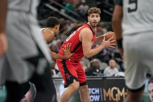 烏度卡：希望申京積極沖搶籃板 他大部分時間都能保持簡單打法