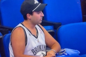 嘲諷拉滿??魔術主場kiss cam環(huán)節(jié) 情侶親嘴后聚焦籃網單身球迷