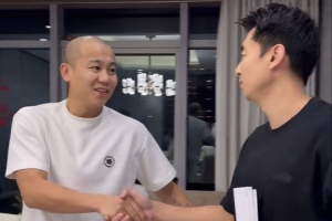 曹芳曬視頻和同曦簽試訓(xùn)合同：兄弟們?nèi)绻伊粝聛砹?體測能過嗎