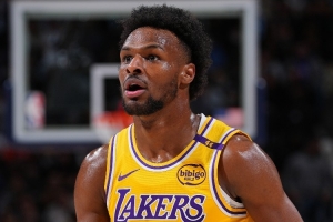 小詹杜連線！布朗尼斷球反擊助攻新秀蒂耶羅暴扣