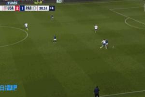 友盡賽！美國巴拉圭補(bǔ)時(shí)爆發(fā)大規(guī)模沖突，二人猶如打籃球爭搶足球