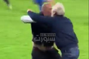 怒噴對手施巫術(shù)！無緣世界杯后，尼日利亞主帥沖向?qū)Ψ剿坪跸氪蛉? >
                                        </div>
                                    </div>
                                                                        <div   id=