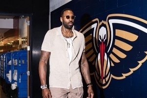 鵜鶘眾將入場(chǎng)穿搭！老六一身亮色系運(yùn)動(dòng)服 小喬丹簡(jiǎn)約時(shí)尚