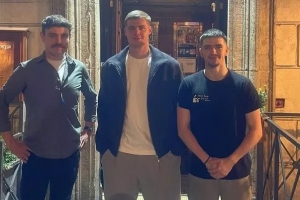 心系愛(ài)爾蘭！埃文·弗格森在酒吧觀戰(zhàn)，見(jiàn)證球隊(duì)神奇逆轉(zhuǎn)匈牙利