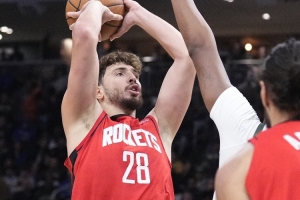 我什么火龍？申京本賽季場均23分10.3板7.4助&三分命中率45%