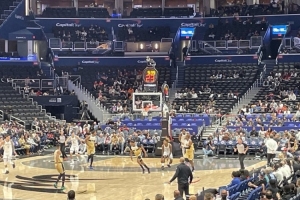 稀稀疏疏！記者曬奇才主場(chǎng)對(duì)陣籃網(wǎng)現(xiàn)場(chǎng)圖 其上座率慘淡無(wú)比