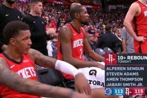 統(tǒng)治籃板球！火箭單場四個(gè)球員籃板上雙 隊(duì)史2001年來首次