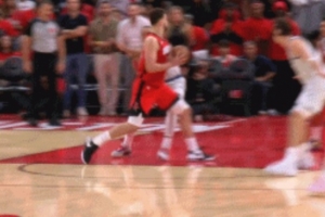 秀個(gè)手活兒！申京連續(xù)轉(zhuǎn)身碾到甜點(diǎn)區(qū) 小拋投打成2+1