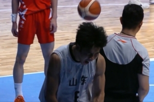 降維打擊！張博源22中11&10罰7中空砍全場(chǎng)最高31分 另9板2助2帽