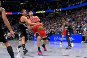 很關(guān)鍵！約基奇切球出界判公牛球 掘金挑戰(zhàn)失敗&暫停用完了