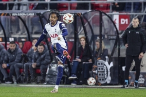 斯彭斯曾賽后忽視弗蘭克，圖赫爾：不喜歡這樣，國腳應(yīng)有行為標(biāo)準(zhǔn)