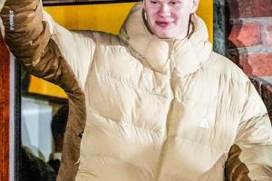 自1998首次沖進(jìn)世界杯！挪威球員在奧斯陸市政廳和球迷們一起慶祝