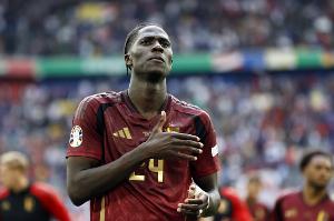 外媒：阿馬杜·奧納納買不到47碼球鞋，比利時足協(xié)員工坐飛機(jī)送