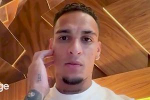 安東尼：關(guān)窗前一天晚上11點(diǎn)孔帕尼給我打電話，我當(dāng)時(shí)猶豫了很久