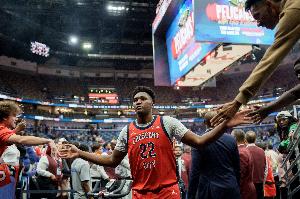 與鄧肯觀點(diǎn)相同！追夢(mèng)：奎因有望成為非常棒球員 他要更有侵略性