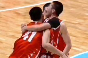 最后時(shí)刻屢有關(guān)鍵貢獻(xiàn)！何文煒全場(chǎng)得到10分6板6助3斷