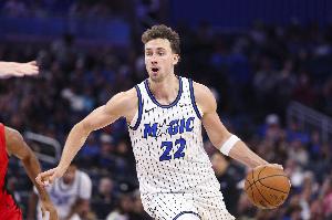 又是一波攻勢！勇士連續(xù)失誤被魔術(shù)搶斷反擊拿分 分差再上雙