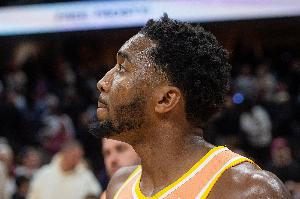 場均30.9分！米切爾：我是聯(lián)盟頂尖得分手之一 生涯最好的籃球