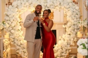 事業(yè)愛情雙豐收！伯恩茅斯邊鋒塞梅尼奧求婚成功，社媒曬甜蜜照