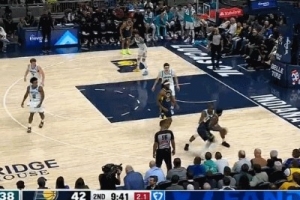 太難了吧！西卡面對(duì)迪亞巴特 不調(diào)整翻身壓哨打板長(zhǎng)兩分！