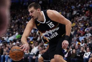 視野開闊！約基奇中線長甩助攻沃特森打進(jìn)壓哨球