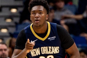 新秀賽季31分鐘砍30分9板4助2斷2帽！奎因比肩文班 史上僅此二人