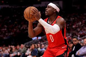 對秒米切爾？阿隆·霍勒迪連續(xù)三分、2+1 末節(jié)砍下14分了！