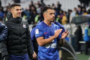 記者：李可因傷沒有參加全隊賽前合練，明天能否首發(fā)是個未知數(shù)