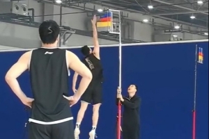 鄭祺龍參加CBA體測(cè) 摸高超越測(cè)試器上限直接獲得滿分